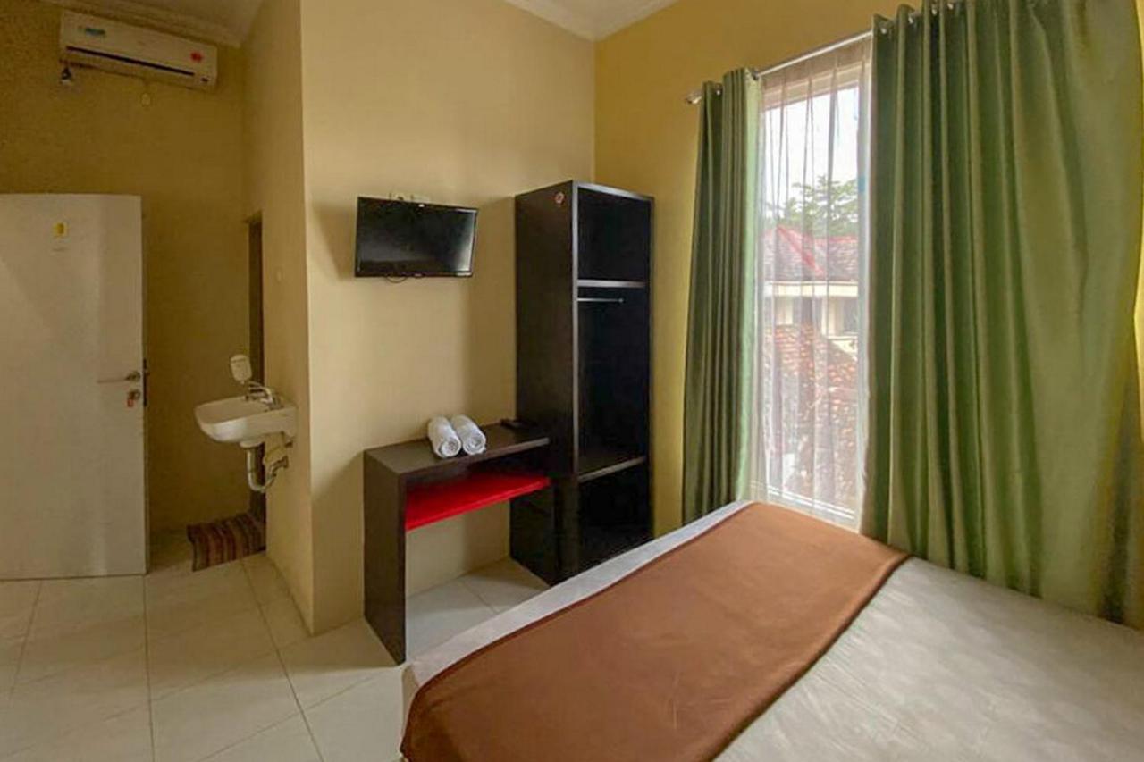 Rama Shinta Homestay Near Gembira Loka Zoo Redpartner Yogyakarta Exterior photo