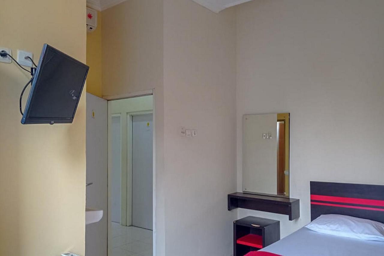 Rama Shinta Homestay Near Gembira Loka Zoo Redpartner Yogyakarta Exterior photo